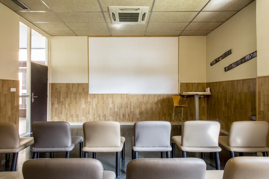 Residencia Universitaria Resa Giner De Los Rios Alcala de Henares Luaran gambar