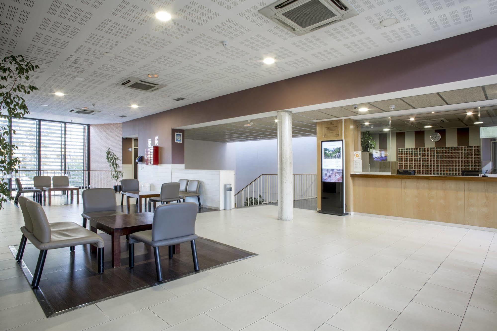 Residencia Universitaria Resa Giner De Los Rios Alcala de Henares Luaran gambar