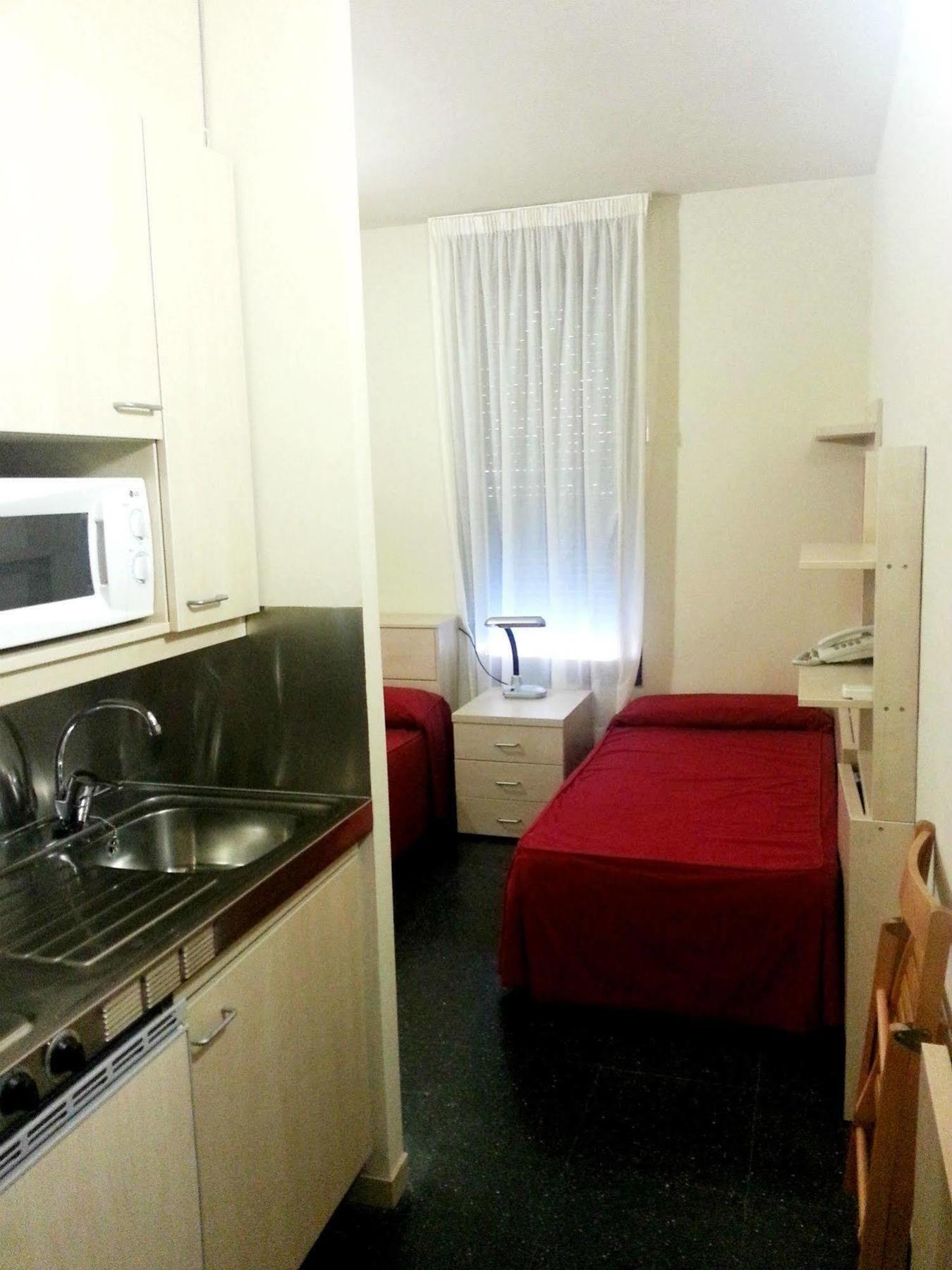 Residencia Universitaria Resa Giner De Los Rios Alcala de Henares Luaran gambar