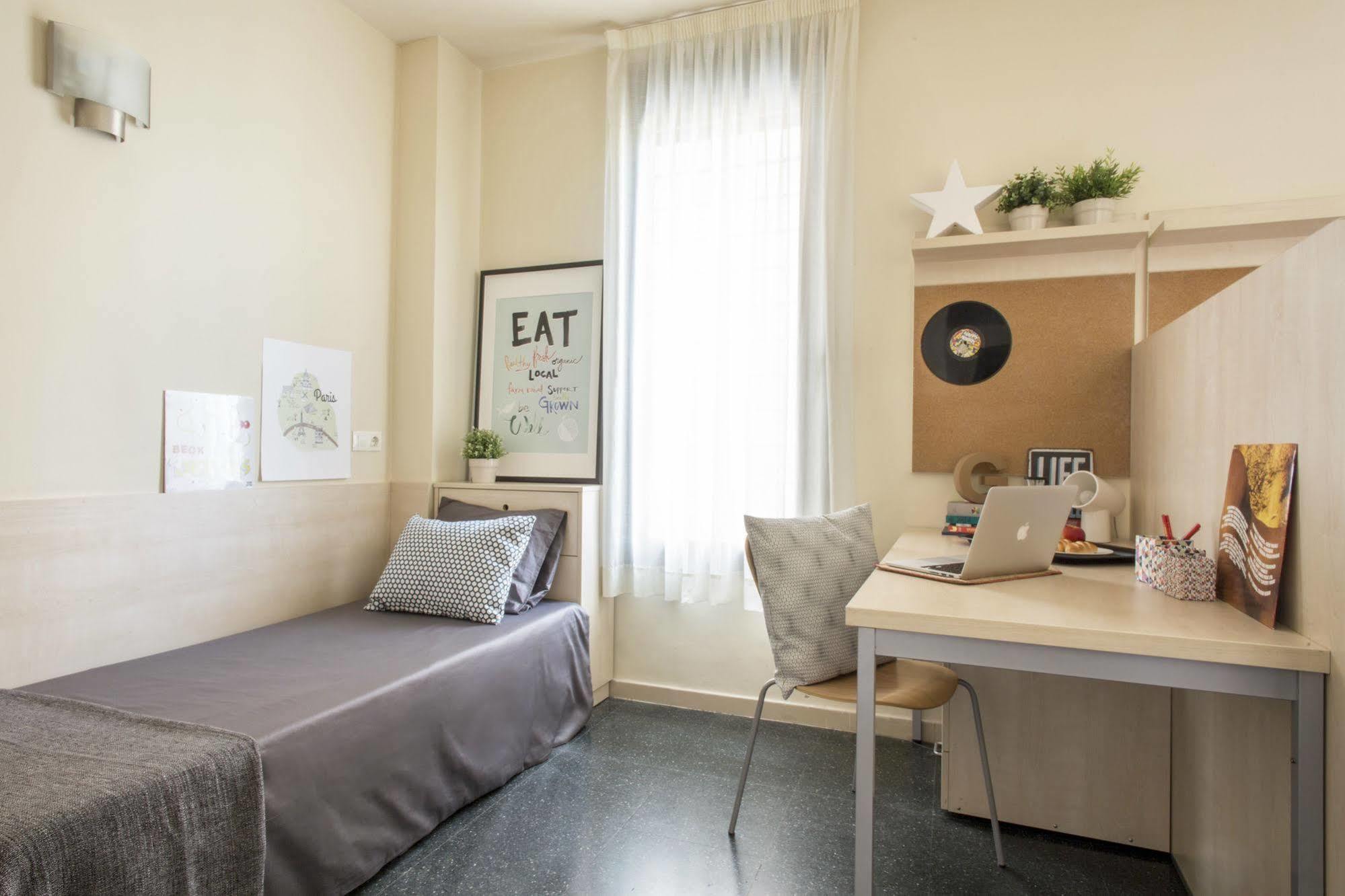 Residencia Universitaria Resa Giner De Los Rios Alcala de Henares Luaran gambar