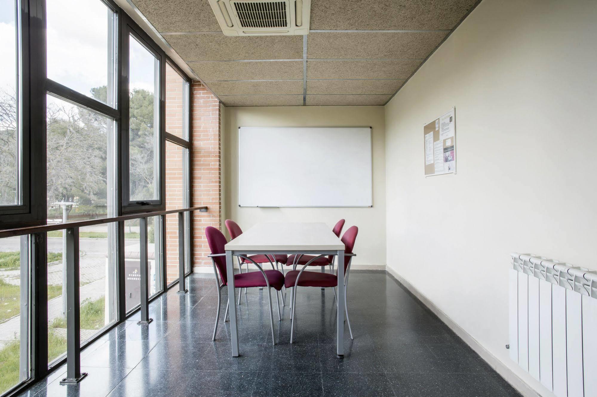 Residencia Universitaria Resa Giner De Los Rios Alcala de Henares Luaran gambar