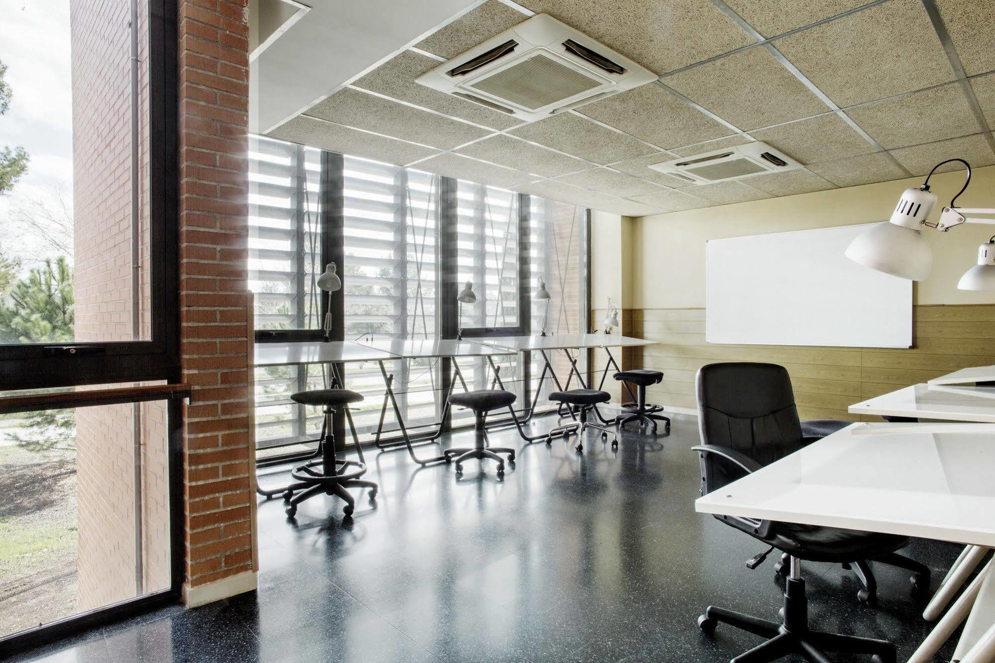 Residencia Universitaria Resa Giner De Los Rios Alcala de Henares Luaran gambar